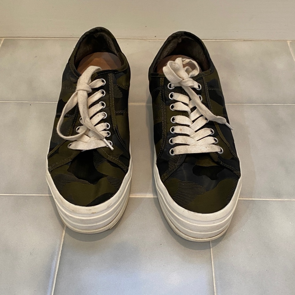 GIANNI BINI Womens Green Camouflage Print LaceUp Platform Sneakers Shoes Size 9M - Picture 4 of 11